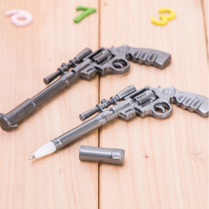 Bút bi hình súng đen