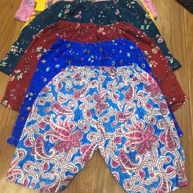 Quần đùi hoa cho bé gái