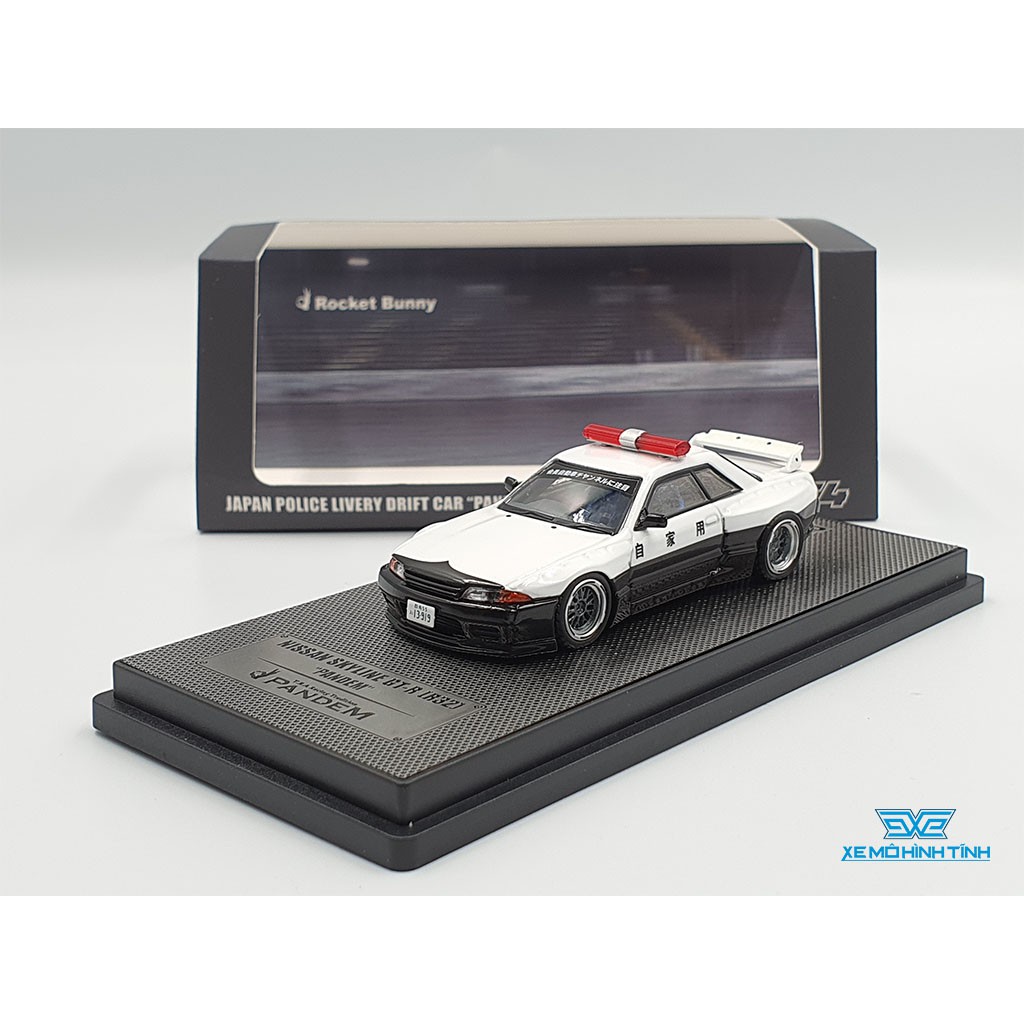 Xe Mô Hình Nissan Skyline GT-R(R32) Pandem/Rocket Bunny Japan Police Livery DriftCar Tỉ lệ 1:64 Inno Model ( Trắng Đen )