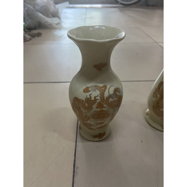 Lọ hoa thờ màu vàng kim