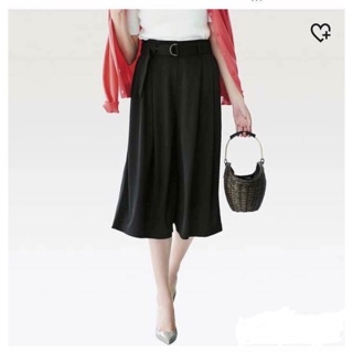 Quần lửng ống xuông của Nữ Uni
