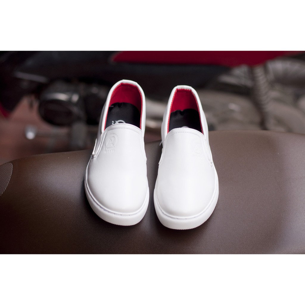 Giày Slip On Nam Aroti Đế Khâu Chắc Chắn Phong Cách Đơn Giản Màu Đen - Trắng - M498 | BigBuy360 - bigbuy360.vn