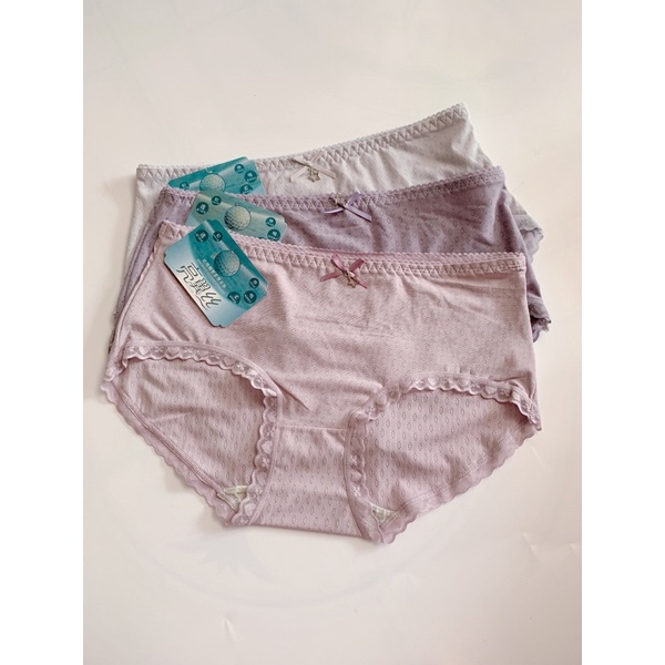 Quần lót su đúc thông hơi viền ren không hằn mông, đáy lót cotton kháng khuẩn. Phom 45-60kg. SUMO Underwear - 1032.