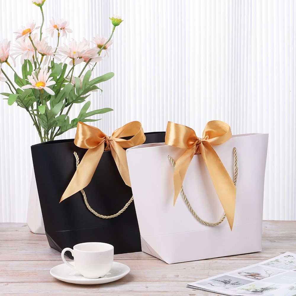 Túi giấy đựng quà tặng nhiều màu sắc