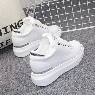 Giày thể thao đế 5p
size 35 - 40
giá 450k