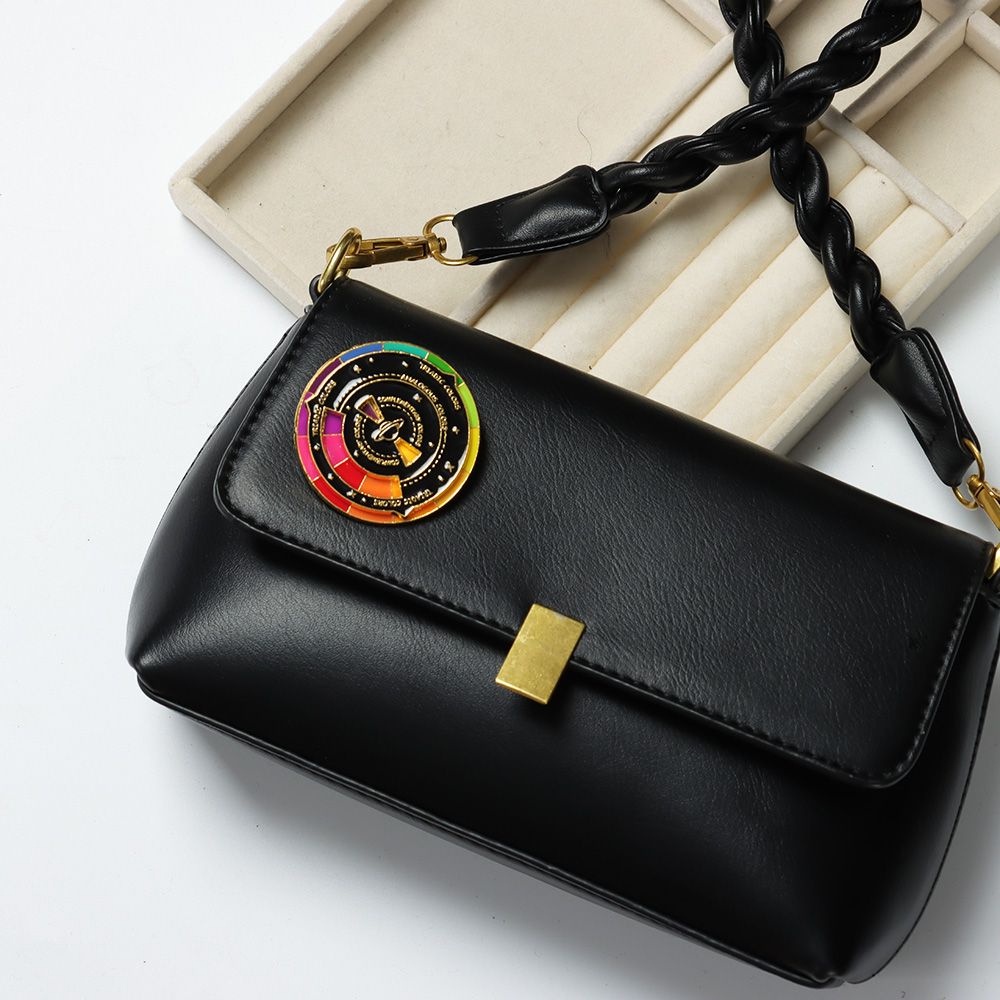 Pin cài áo là bàn Color Compass xoay 360 độ - GC488