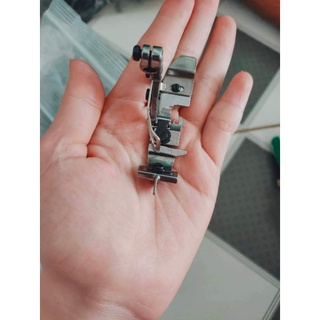 chân vịt mí máy vắt sổ  mí lưỡi gà - bo chun máy vắt sổ 4 chỉ