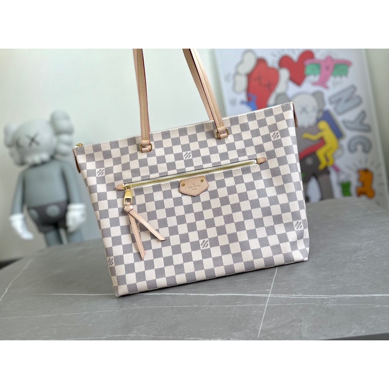 túi xách tay nữ dáng to bên trong vải lụa mềm lớp ngoài da cao cấp louis vuitton LV