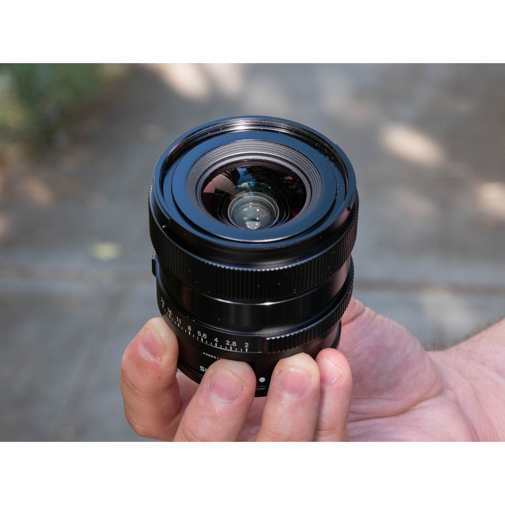 Ống kính Sigma 24mm F2 DG DN cho Sony E