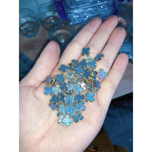 Charm 4 lá đính móng