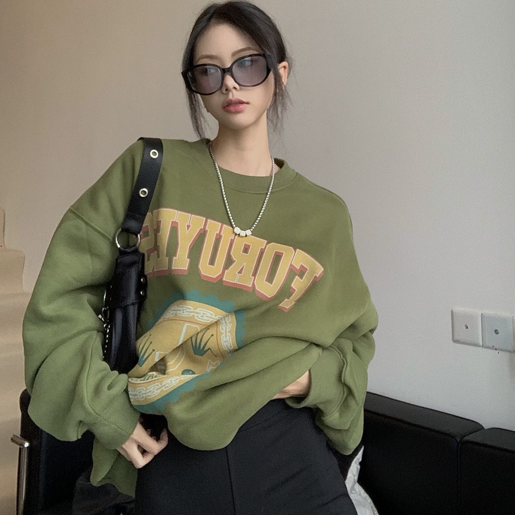 Áo sweatshirt cổ lọ dày dặn màu xanh lá đậm | BigBuy360 - bigbuy360.vn