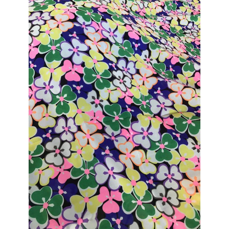 Vải lụa giấy mềm mỏng siêu mát co giãn 2 chiều họa tiết hoa 3 cánh nhiều màu