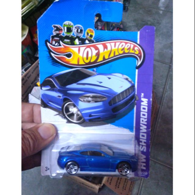 Xe Hotwheels Aston Martin DBS