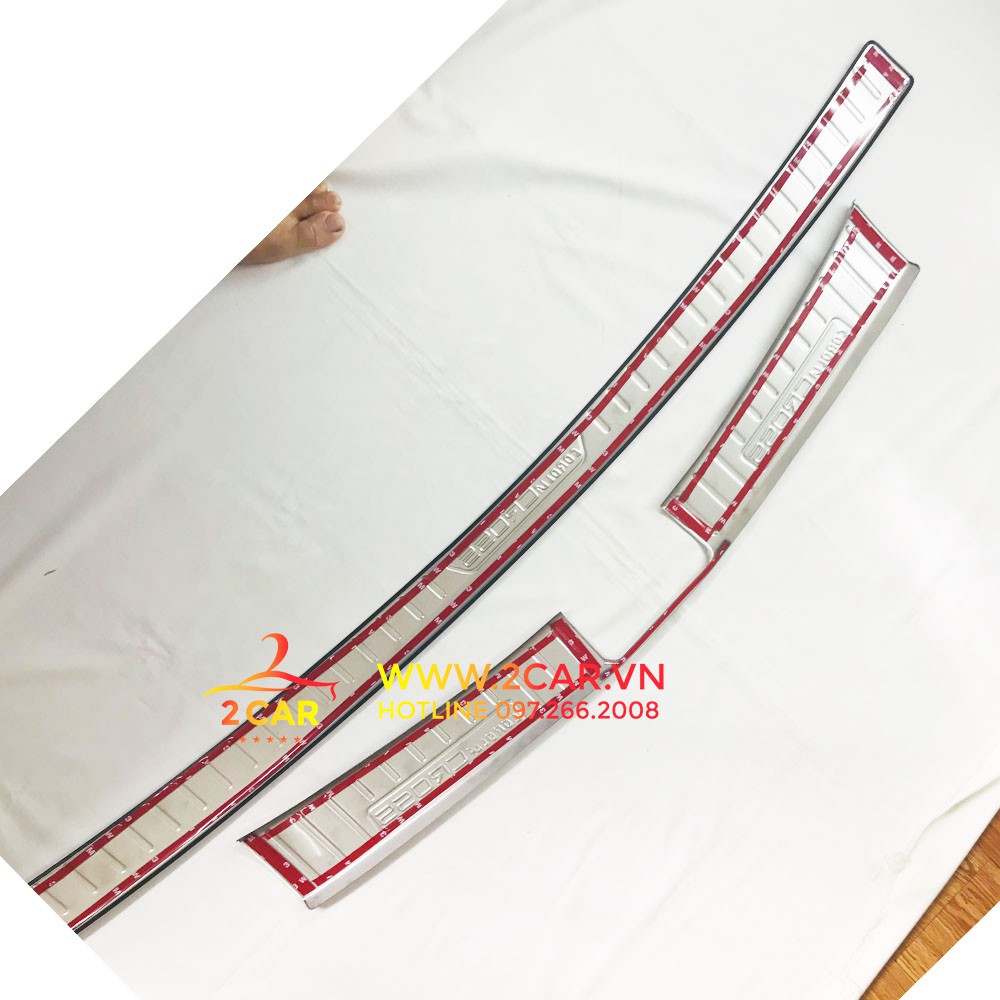 Ốp Chống trầy cốp trong, ngoài xe Toyota Corolla Cross 2020 2021 2022 2023 chất liệu inox