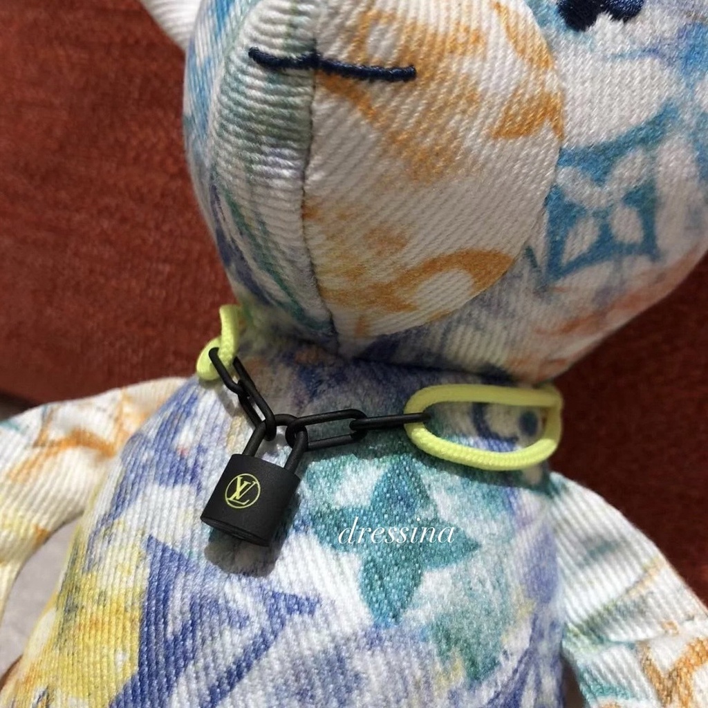 Vòng Tay Chất Liệu Titan Màu Đen Phối Khóa Louis Vuitton 2022