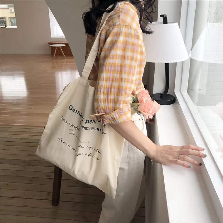 [Mã FASHIONT4WA2 giảm 10K đơn từ 50K] Túi tote vải chữ xanh Demain vuông (có sẵn)