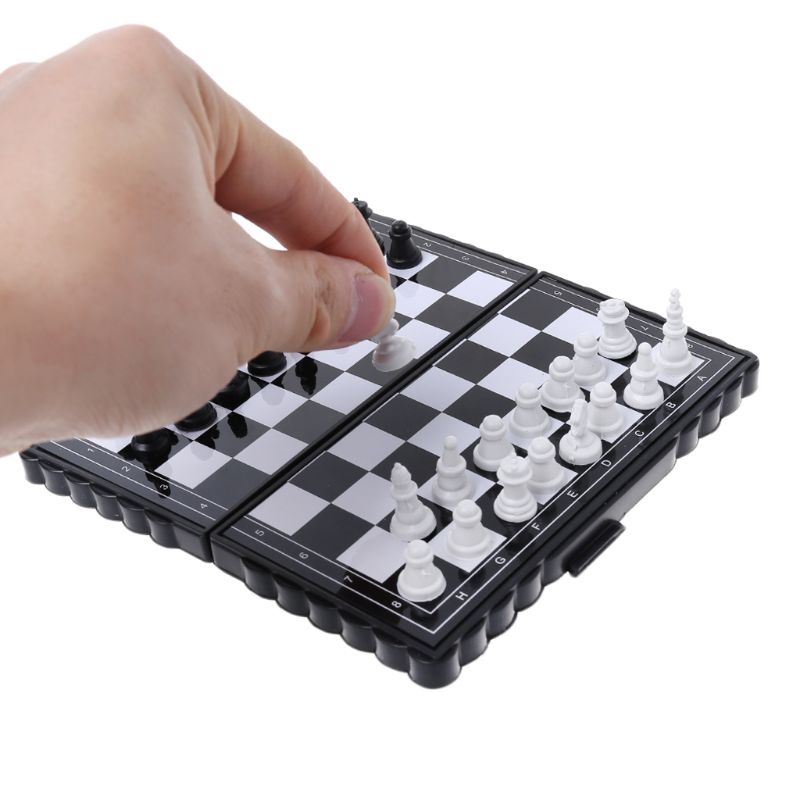 Set cờ vua đồ chơi mini bằng nhựa gấp lại được nam châm nhỏ gọn dành cho trẻ em