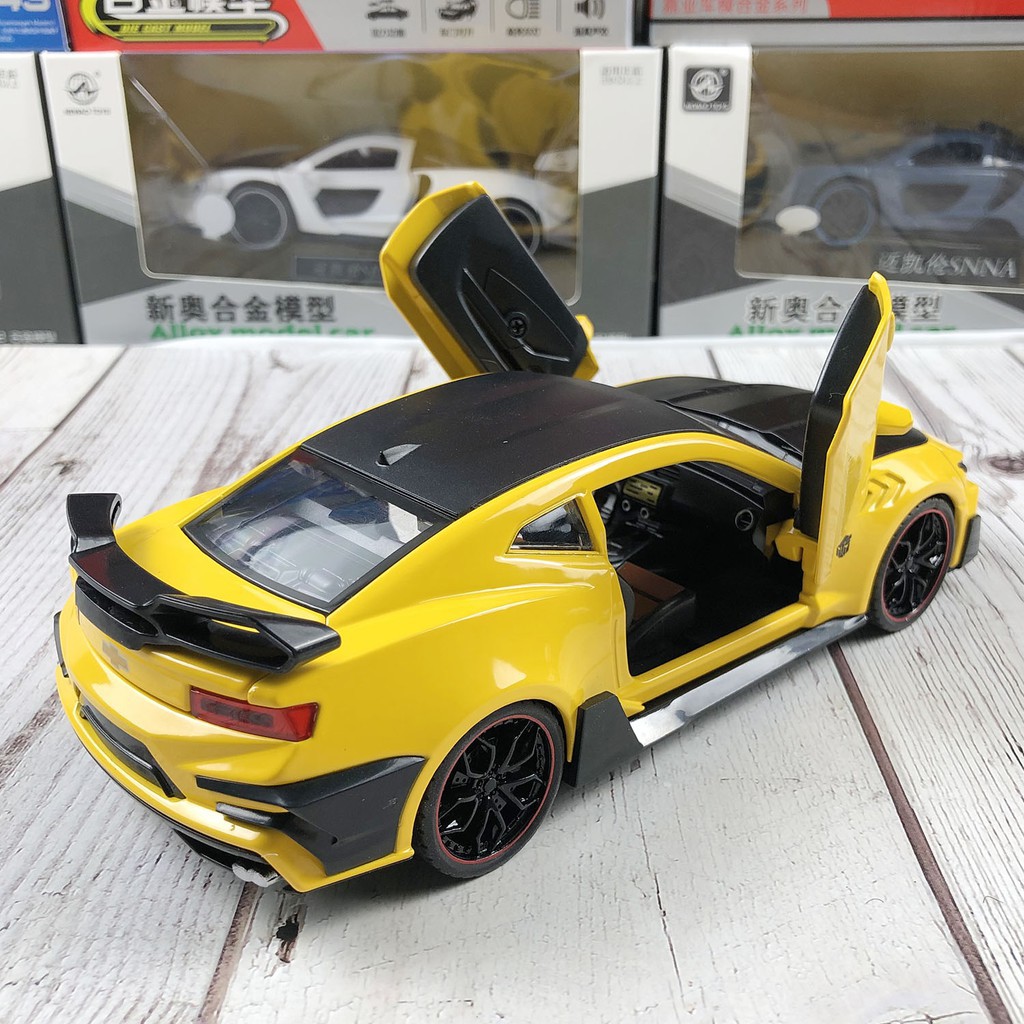 Xe mô hình tĩnh Chevrolet Camaro Bumblebee Transfomer tỉ lệ 1:24 bằng sắt, có đèn và âm thanh