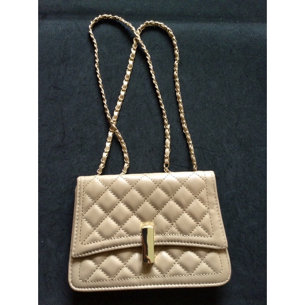 Túi nhỏ phom cứng