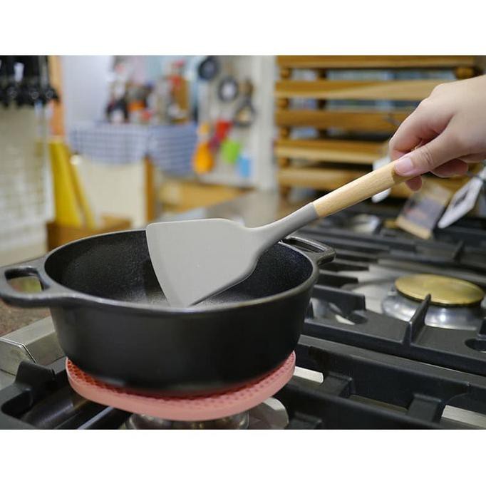 Xẻng Lật Thức Ăn Bằng Silicone Cán Gỗ Tiện Dụng | BigBuy360 - bigbuy360.vn