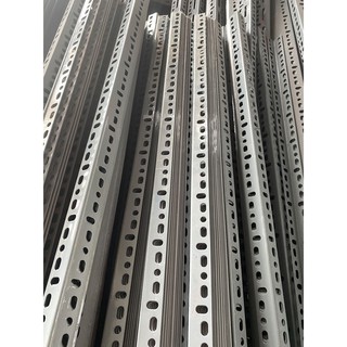 Thanh Sắt V Lỗ đa năng 3x3cm dày 2 ly - dài 80cm