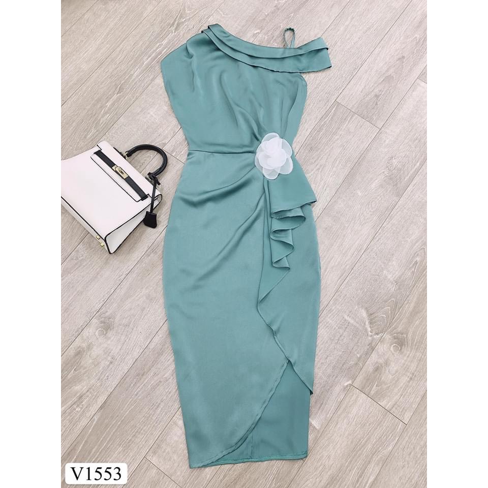 BÁN SỈ VÁY LỤA XANH LỆCH VAI KÈM HOA | BigBuy360 - bigbuy360.vn