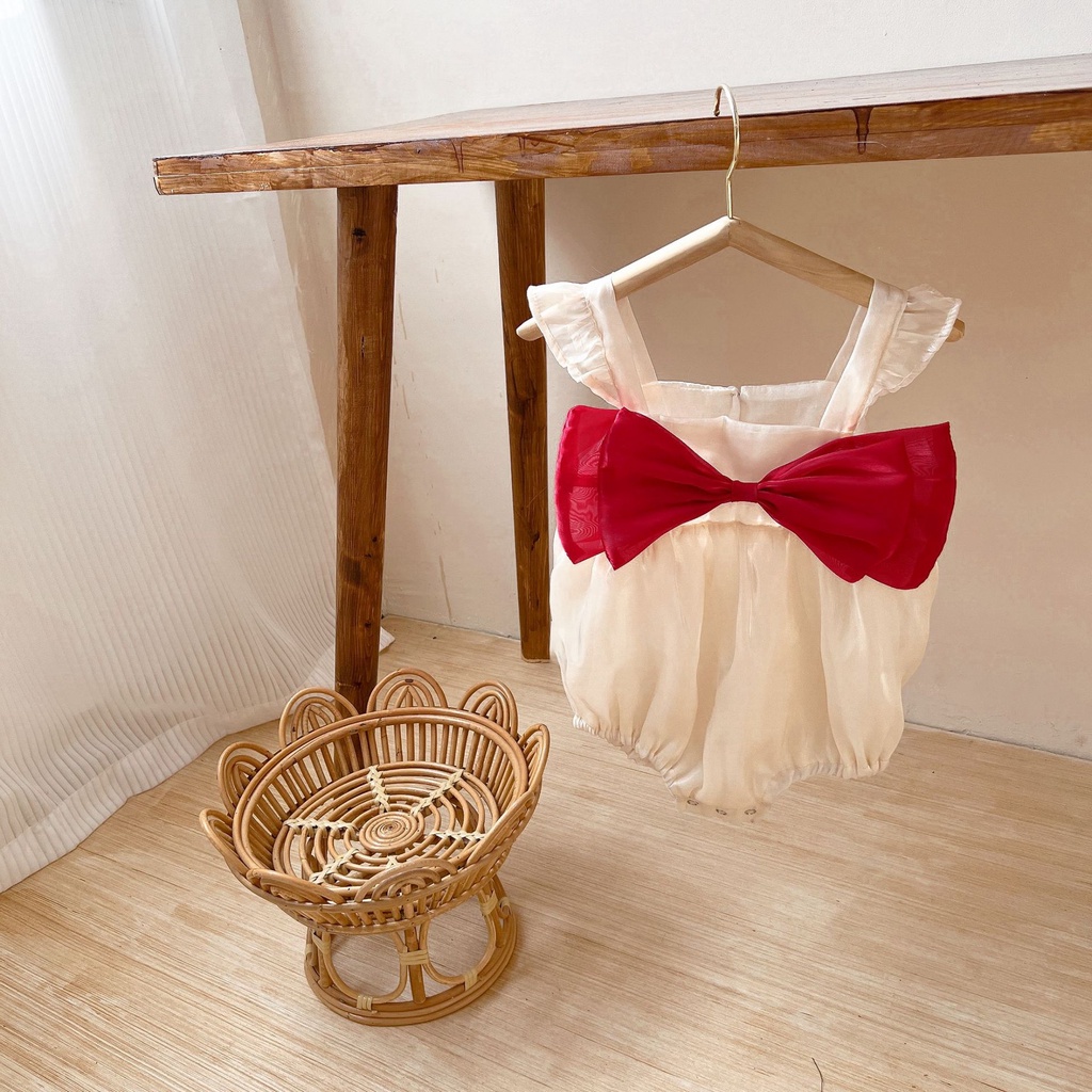 Body chip bé gái sơ sinh màu kem nơ đỏ xinh xắn ảnh thật