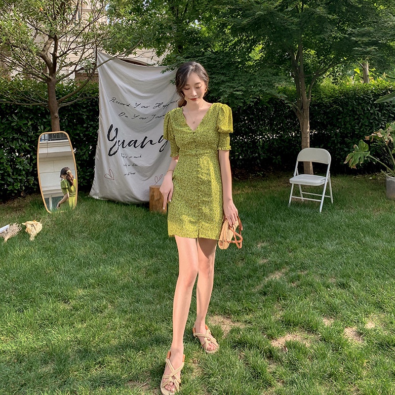 Đầm IELGY họa tiết hoa nhí cổ chữ v dáng ôm màu xanh lá thời trang cho nữ