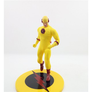 Mô hình Reverse Flash Mezco