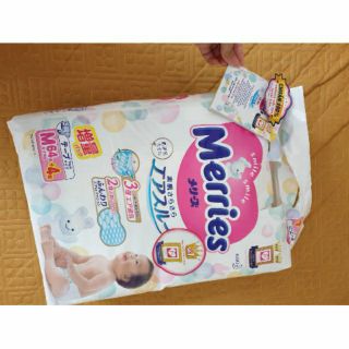 Tã dán merries cộng miếng m64+4 nhập khẩu