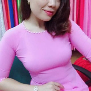 Áo dài trơn 2 tà  màu hồng.