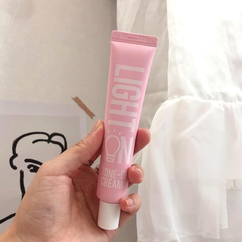 Kem dưỡng trắng nâng tone rạng rỡ tức thì B.O.M Light on tone up cream