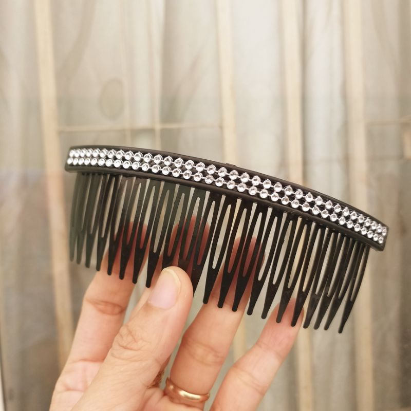 Lược cài tóc nhựa mềm đính hạt 2 hàng màu đen