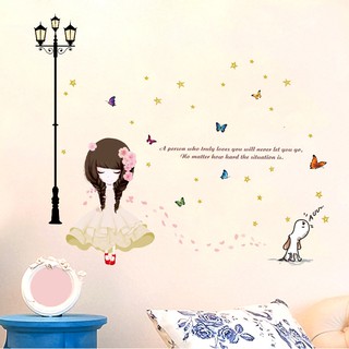Decal dán tường cô gái và cột đèn