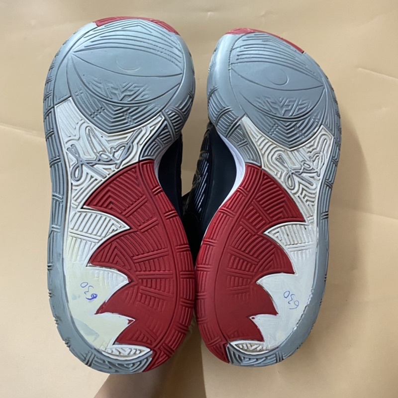 Giày chính hãng đã qua sử dụng