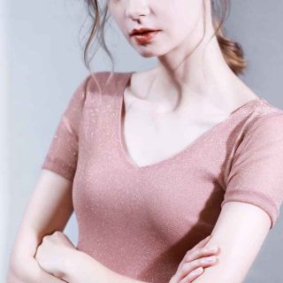 ÁO NHŨ DANYU CỔ V Em mê dòng áo này lắm , chất thun nhũ siêu co giãn mặc cực kỳ tôn dáng, ko lo bai nhão . Hàng xuát âu.