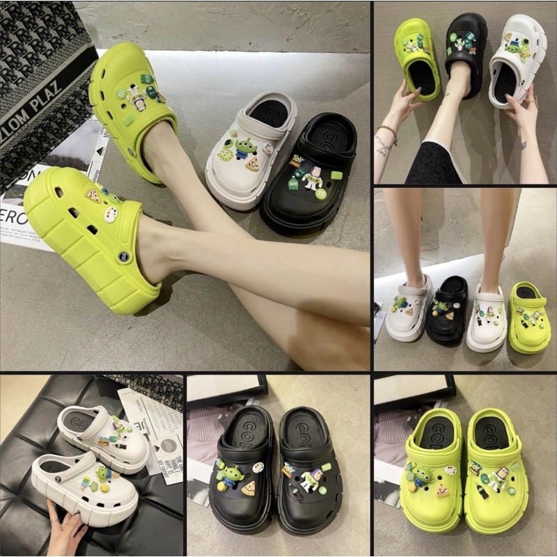 DÉP SỤC CROCS CÓ STICKER NGẪU NHIÊN HÁCH DÁNG