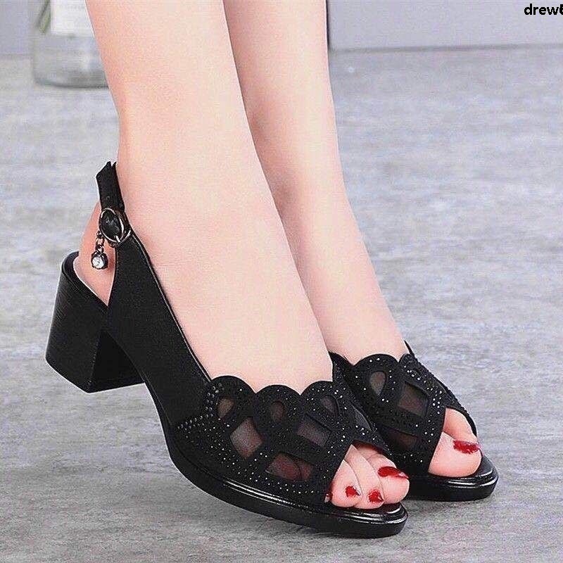 Giày sandal bằng da đế mềm hở mũi thiết kế đục lỗ sang trọng thời trang mùa hè cho phụ nữ trung niên