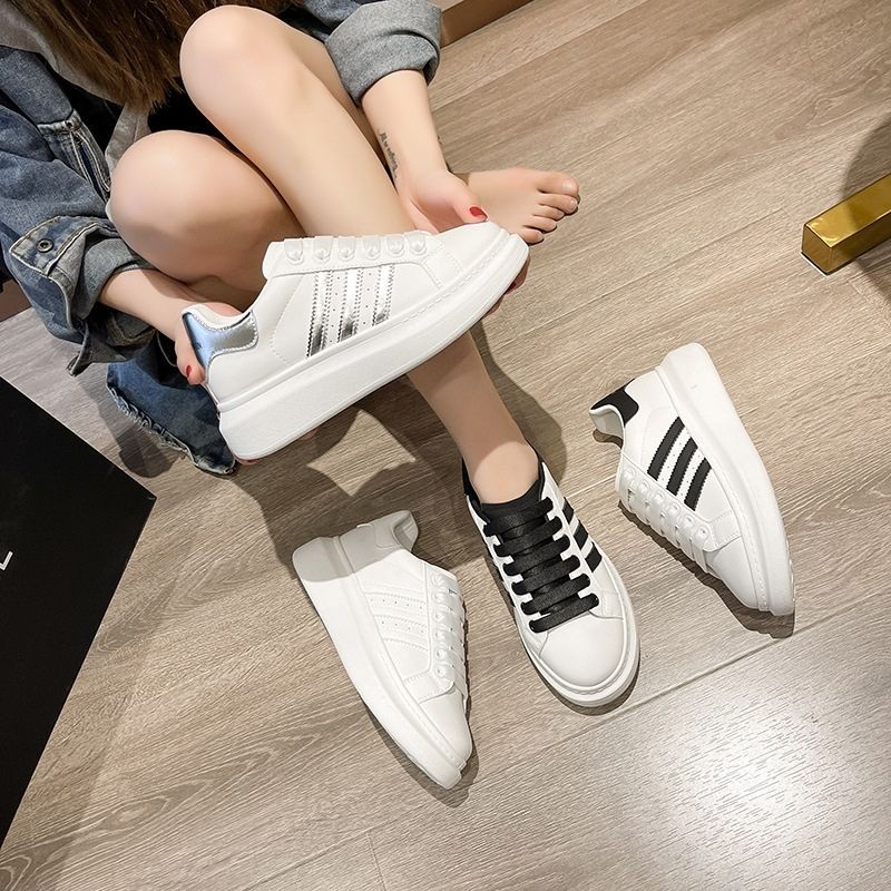 Giày Thể Thao Nữ Độn Đế Tăng Chiều Cao ,giày Mcqueen 3 Sọc Nam Nữ Chất Liệu Cao Cấp Siêu Bền Đẹp,Nhẹ Thoáng Khí GN51
