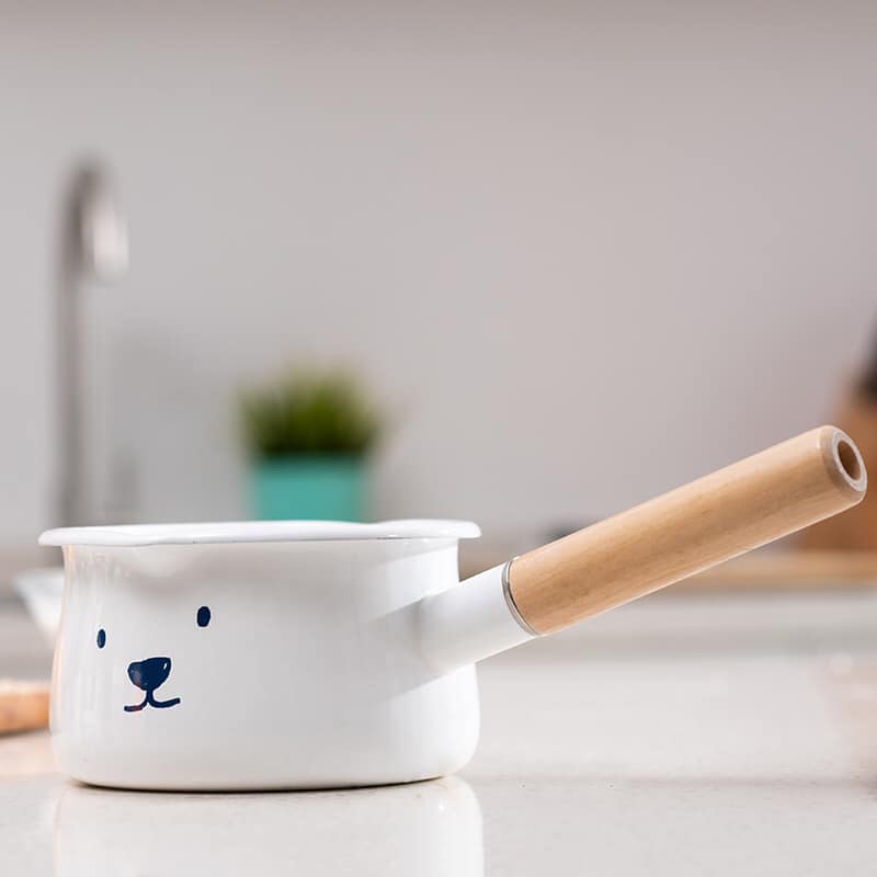 Nồi tráng men tay cầm gỗ hình bé cún