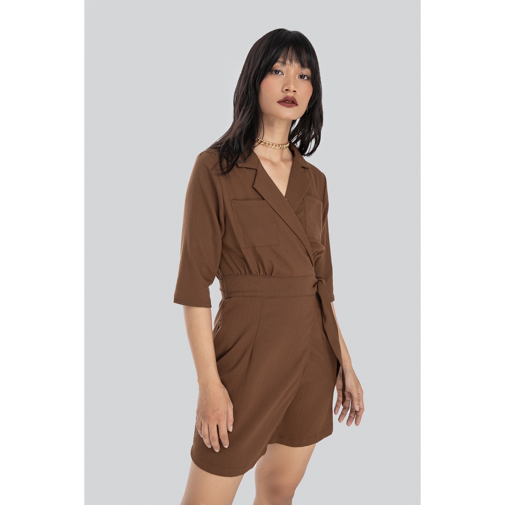 Đầm Maybi ôm nâu đậm cổ đan-tông đắp vạt