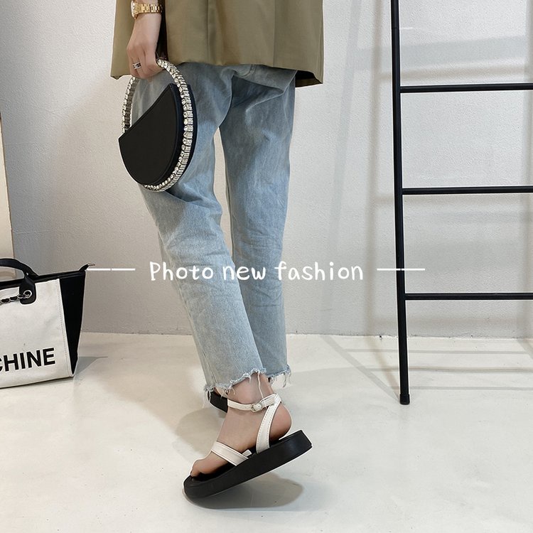 Sandal Hở Ngón Thiết Kế Mới Đế Bằng Cao Cấp Thời Trang