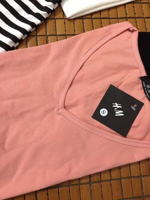 Áo cổ tim HM | BigBuy360 - bigbuy360.vn