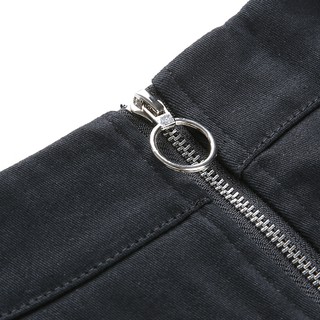 Chân váy xếp lý phong cách gothic