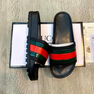 Dép nam quai ngang GC đế cao, dép Lê Bảo Bình và Quang Hải đã đi