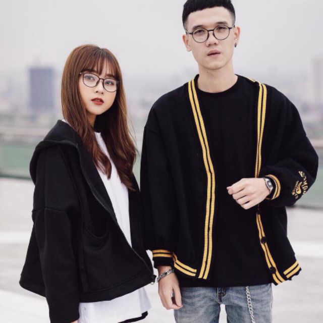 [Rẻ vô địch] Áo cardigan viền bo 3 sọc, tay thêu chữ | BigBuy360 - bigbuy360.vn