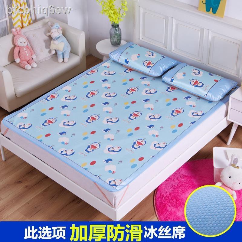 đệm đơn Gối & Nệm✲﹍băng hoạt hình Doraemon Bộ 3 tấm chiếu lụa 1.5m 1.8m giường mùa hè trẻ em giặt và gấp 0.8m