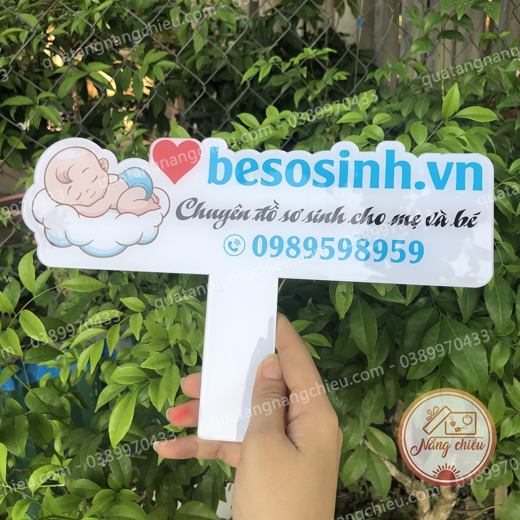 Bảng hiệu cầm tay đạo cụ chụp hình _ bảng hiệu giá rẻ_ bảng hiệu mica