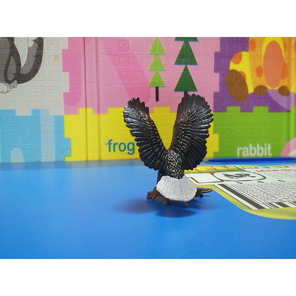 Mô hình chim đại bàng trưng bày kệ tủ bàn học bể cá