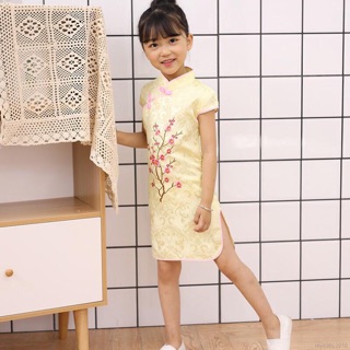Sườn xám in hoa xinh xắn cho bé gái